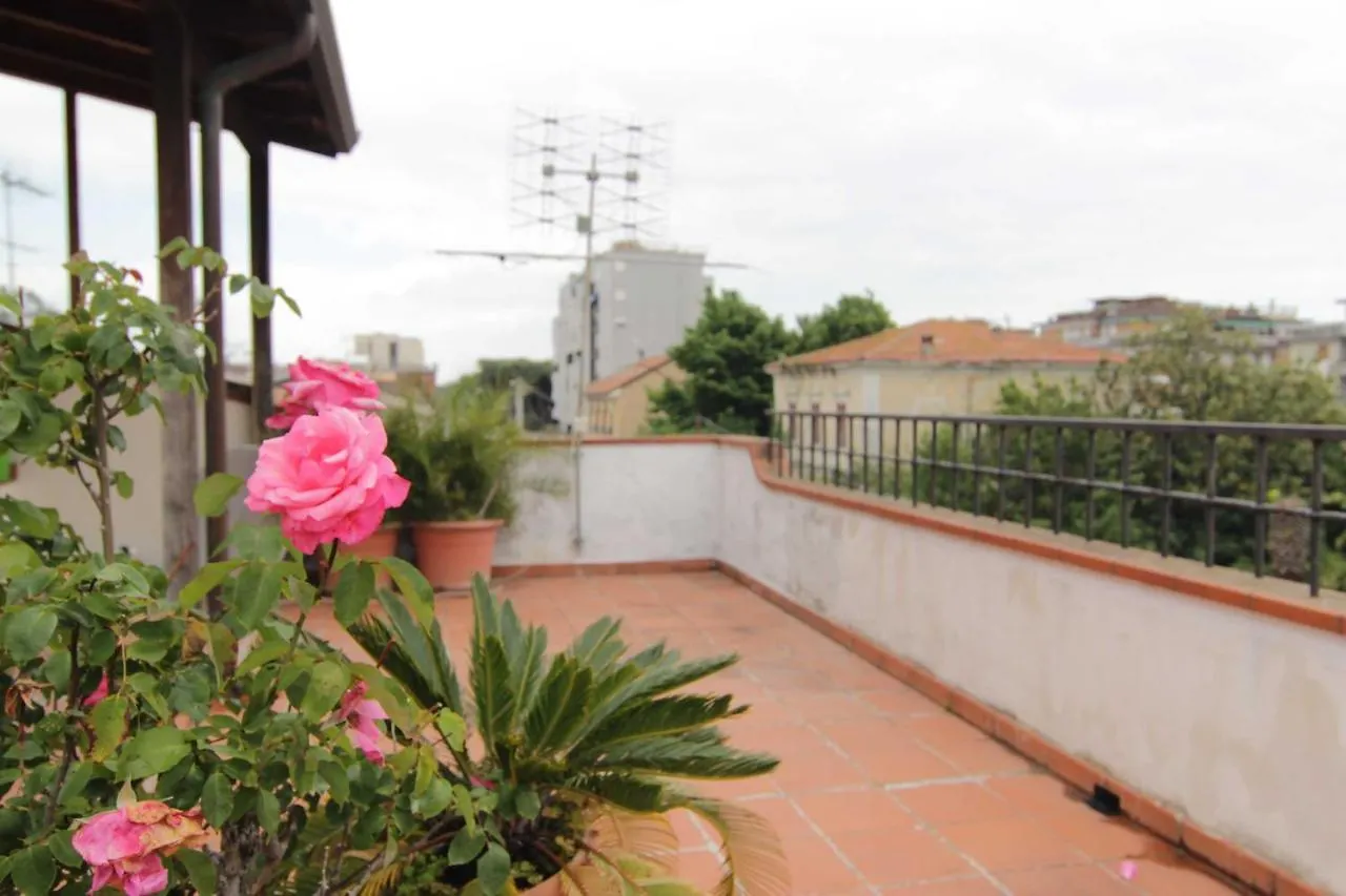 L'Arrocco Bed And Breakfast Marina Di Carrara