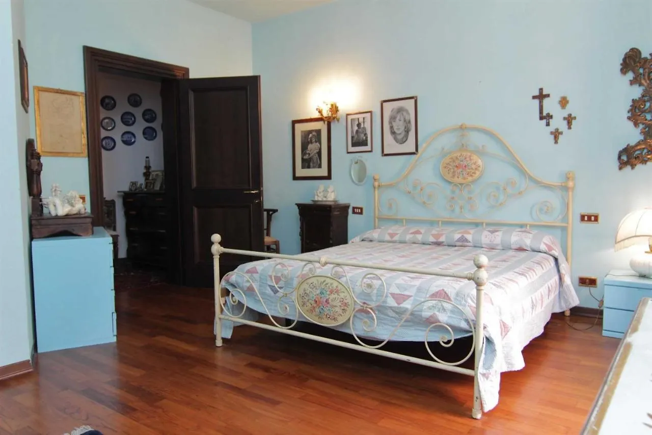 L'Arrocco Bed And Breakfast Marina Di Carrara Bed & Breakfast
