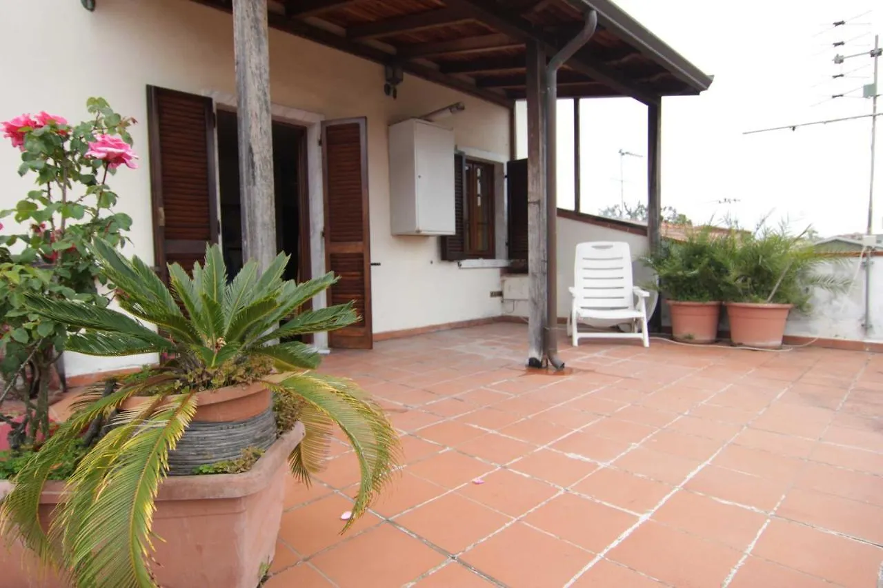 L'Arrocco Bed And Breakfast Marina Di Carrara 0*,